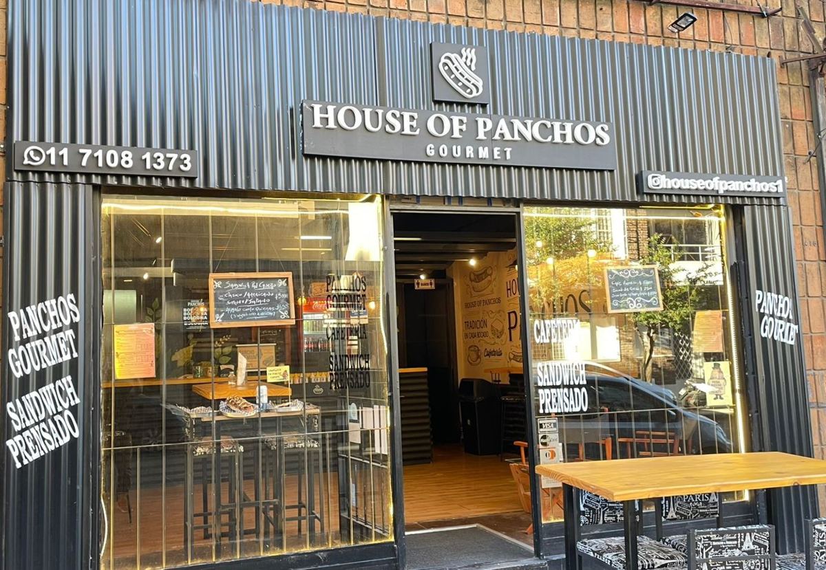 El frente de House of Panchos en Rivadavia 414, Quilmes